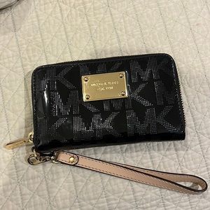 Micheal Kors wallet wristlet